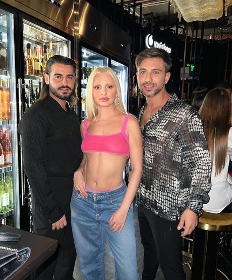 Alexandra Stan art actress pictures