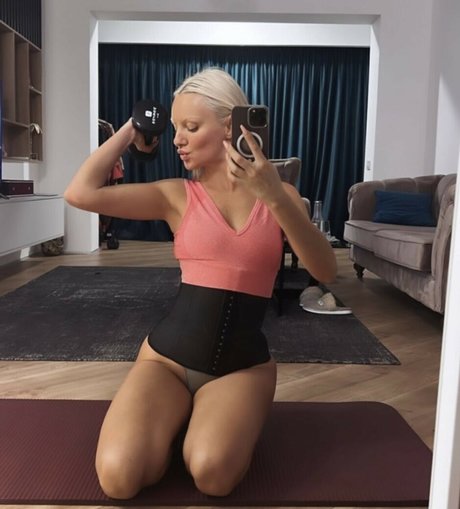 Alexandra Stan Profile pic