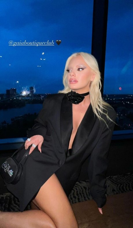 Alexandra Stan pornstar naked photo