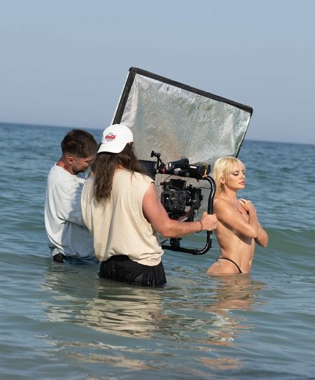 Alexandra Stan beautiful pornstar gallery