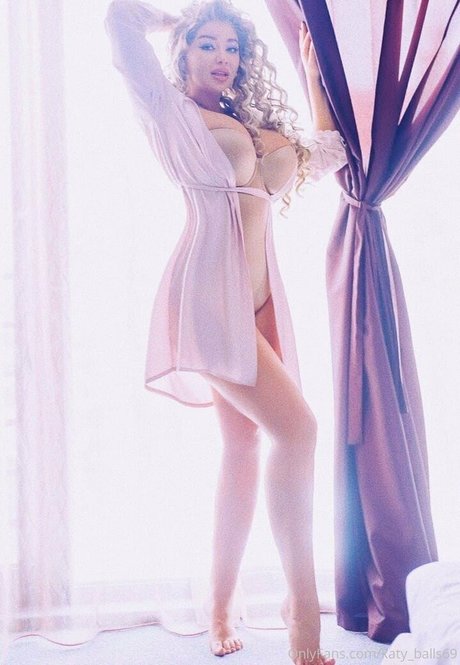 curvy model kate model art galleries