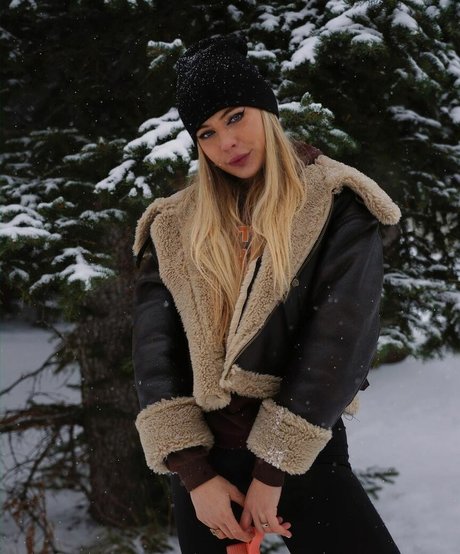 Jutta Leerdam pornstar sexy galleries