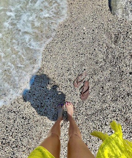 Merve Elmas naked star img