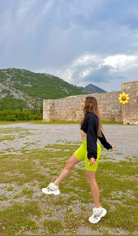 Merve Elmas high quality star image