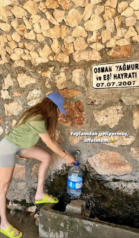 Merve Elmas adult model photos