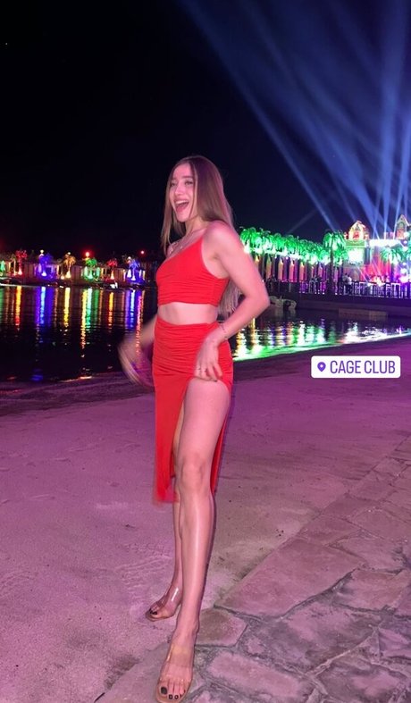 Merve Elmas model erotic galleries