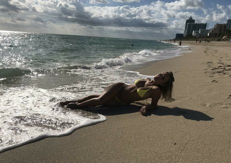 Taylor Griffin model porn photos