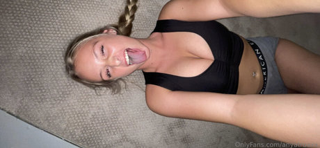 Anya Truaxx model erotic photos