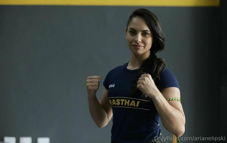 arianelipski pornstar naked img