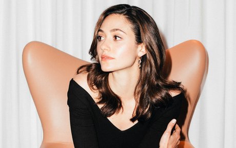 Emmy Rossum model hot img