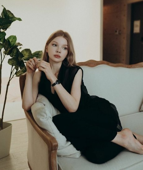 Lili Johansson star beautiful gallery