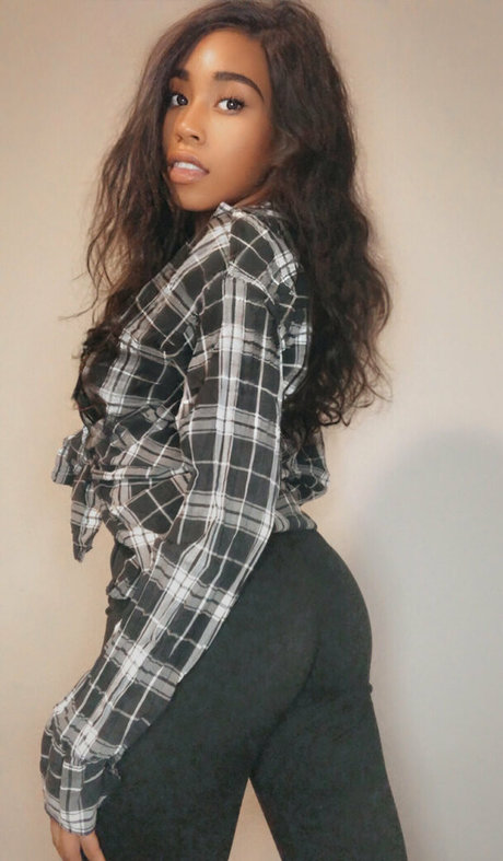 aprilraeee sexy actress picture