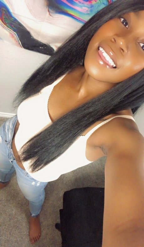 aprilraeee adult model photo