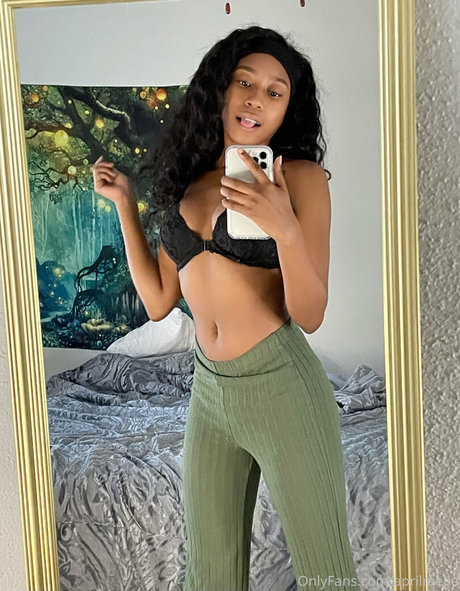 aprilraeee model free pic