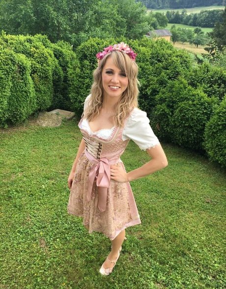 Melissa Naschenweng model hd img