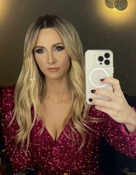 Melissa Naschenweng star erotic img