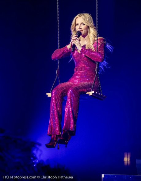 Melissa Naschenweng model beautiful image