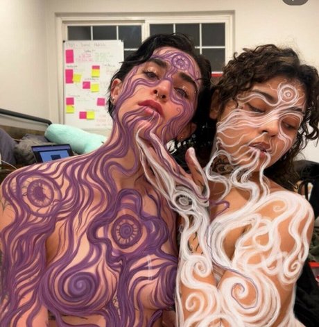 aliengirl0 model naked img