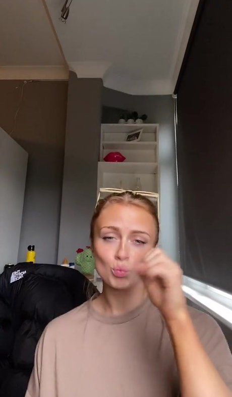 Maisie Smith pornstar perfect gallery