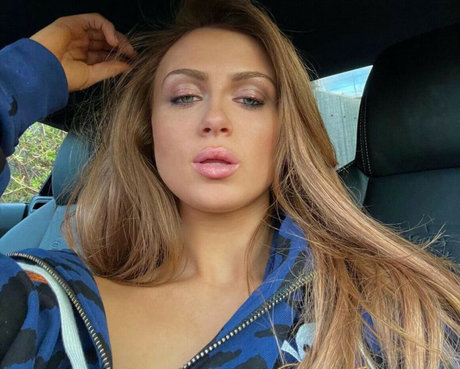 Maisie Smith model top images