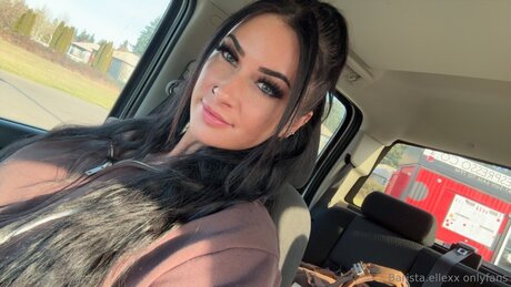 laurelemonique model adult pic