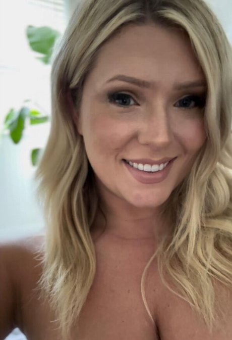 Sultry Sammy star hot photos