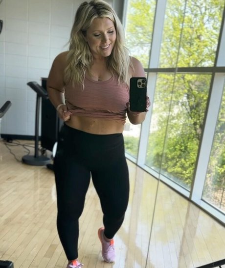 Sultry Sammy hot model pics