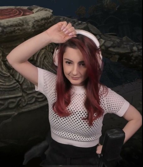AnnieFuchsia Profile pic