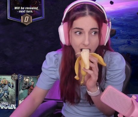 AnnieFuchsia pornstar naked pictures