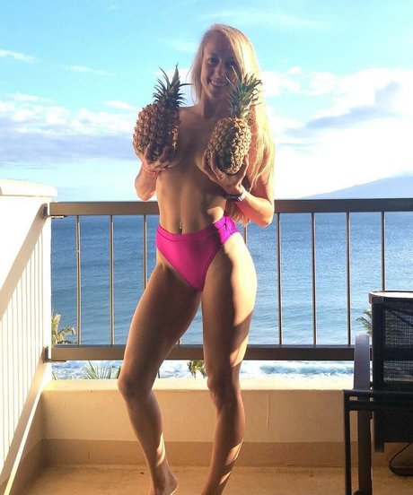 Brittany Lynne naked star picture