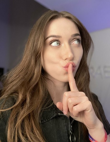 Ayytrae model nice photo