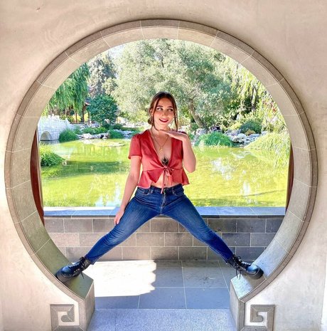 pregnant milf onlyfans erotic image