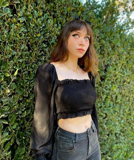 Ayytrae xxx model photo