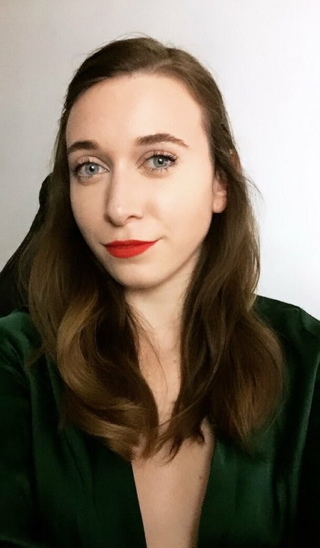 Ayytrae model pretty img