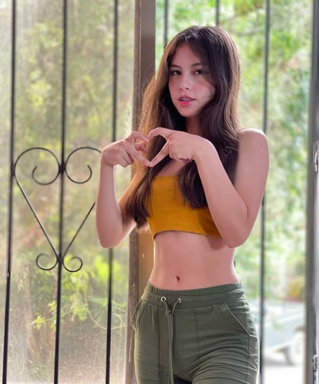 Eva Partis model naked image