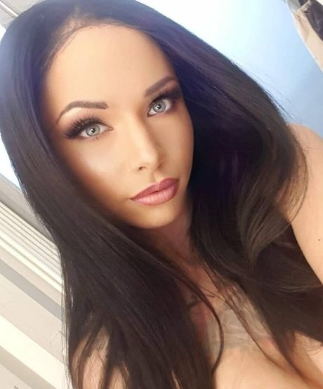 Tyra Kadney hot actress galleries