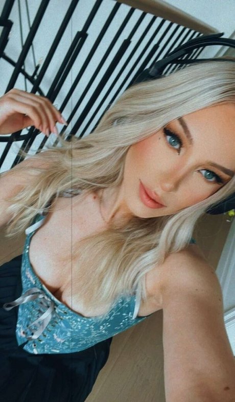 redhead trans onlyfans art nude photo