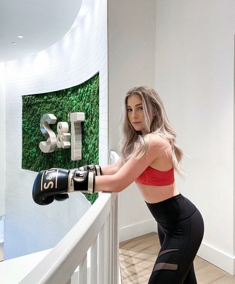 Emerome nude pornstar pictures