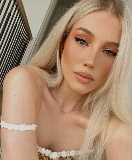 Emerome model nudes gallery