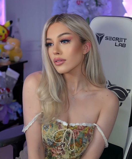 Emerome pornstar nude archive