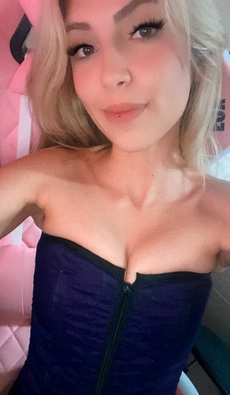 naathys hot model photo