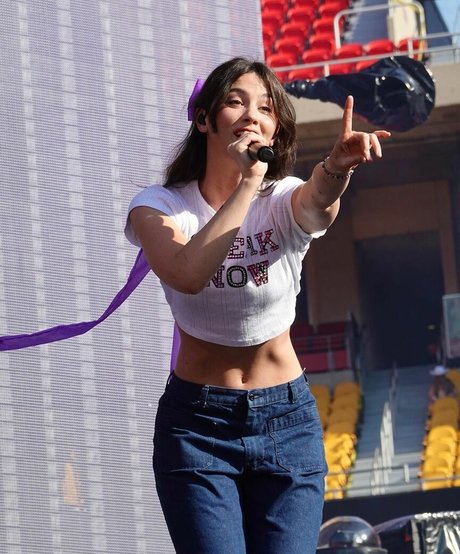 Gracie Abrams pornstar hd pic