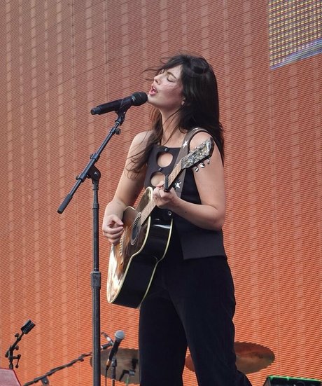 Gracie Abrams star perfect image