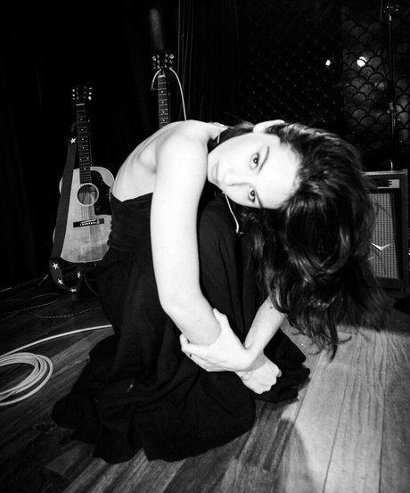 Gracie Abrams porn model photo