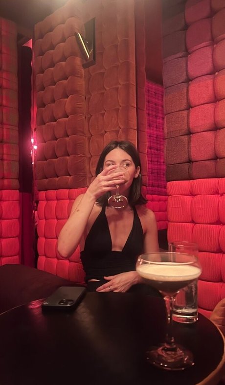 Gracie Abrams erotic actress archive