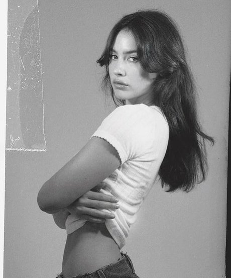 Gracie Abrams erotic star photo