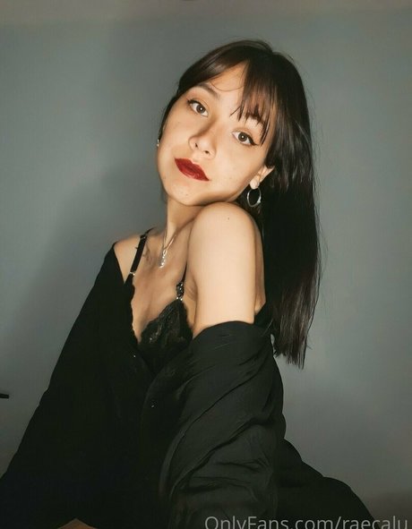 raecalu pornographic model pic