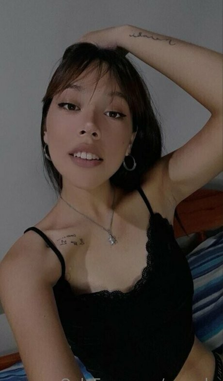 raecalu model naked images