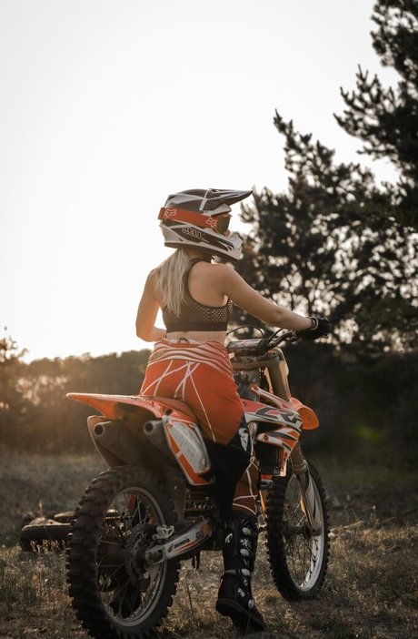 Yuliya Fox sex pornstar picture