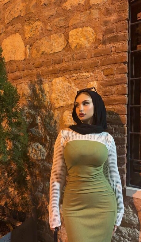 symkyck pretty actress gallery